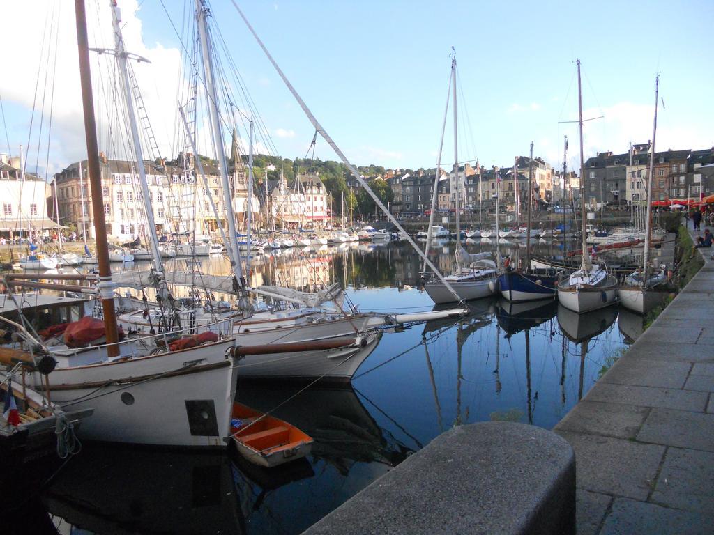 Chambre Le Nid Du Phare Avec Jacuzzi Honfleur Pokoj fotografie